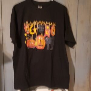 NWOT HALLOWEEN SHIRT SIZE LARGE